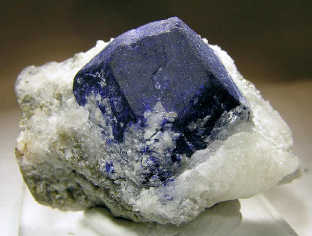 天青石粉磨機、天青（qīng）石粉磨設備、天青石圖片、天青石粉體設備